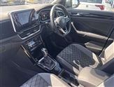 Volkswagen T-Roc Image 2