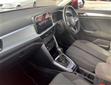 Volkswagen T-Roc Image 2