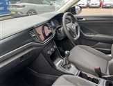 Volkswagen T-Roc Image 2