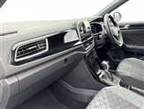 Volkswagen T-Roc Image 2