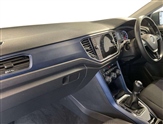 Volkswagen T-Roc Image 2