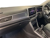 Volkswagen T-Roc Image 2