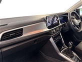 Volkswagen T-Roc Image 2