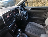 Volkswagen T-Roc Image 2