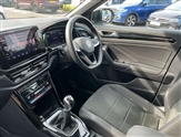 Volkswagen T-Roc Image 2