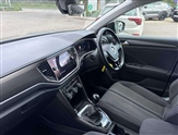 Volkswagen T-Roc Image 2