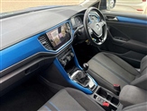 Volkswagen T-Roc Image 2