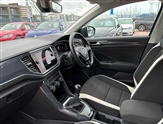 Volkswagen T-Roc Image 2