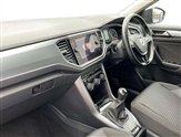 Volkswagen T-Roc Image 2