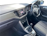 Volkswagen T-Roc Image 2