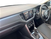 Volkswagen T-Roc Image 2