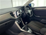 Volkswagen T-Roc Image 2
