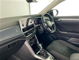 Volkswagen T-Roc Image 2