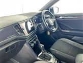 Volkswagen T-Roc Image 2