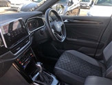 Volkswagen T-Roc Image 2