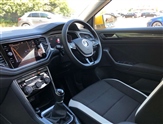 Volkswagen T-Roc Image 2