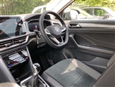 Volkswagen T-Roc Image 2