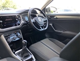 Volkswagen T-Roc Image 2