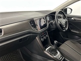 Volkswagen T-Roc Image 2