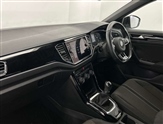 Volkswagen T-Roc Image 2