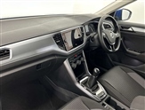 Volkswagen T-Roc Image 2