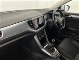Volkswagen T-Roc Image 2