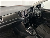 Volkswagen T-Roc Image 2