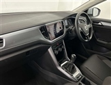 Volkswagen T-Roc Image 2
