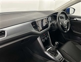 Volkswagen T-Roc Image 2