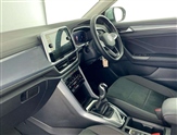 Volkswagen T-Roc Image 2