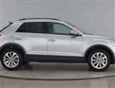 Volkswagen T-Roc Image 2