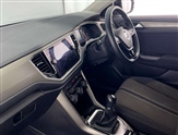 Volkswagen T-Roc Image 2