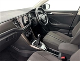 Volkswagen T-Roc Image 2