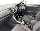 Volkswagen T-Roc Image 2