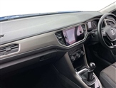 Volkswagen T-Roc Image 2