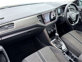 Volkswagen T-Roc Image 2