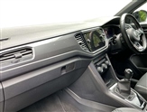 Volkswagen T-Roc Image 2
