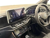 Volkswagen T-Roc Image 2