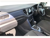 Volkswagen T-Roc Image 2