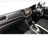 Volkswagen T-Roc Image 2