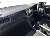 Volkswagen T-Roc Image 2