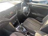 Volkswagen T-Roc Image 2
