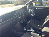 Volkswagen T-Roc Image 2