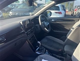 Volkswagen T-Roc Image 2