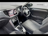 Volkswagen T-Roc Image 2