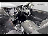 Volkswagen T-Roc Image 2