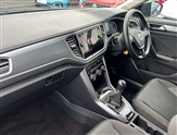 Volkswagen T-Roc Image 2