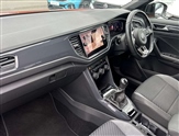 Volkswagen T-Roc Image 2