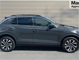 Volkswagen T-Roc Image 2