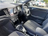 Volkswagen T-Roc Image 2